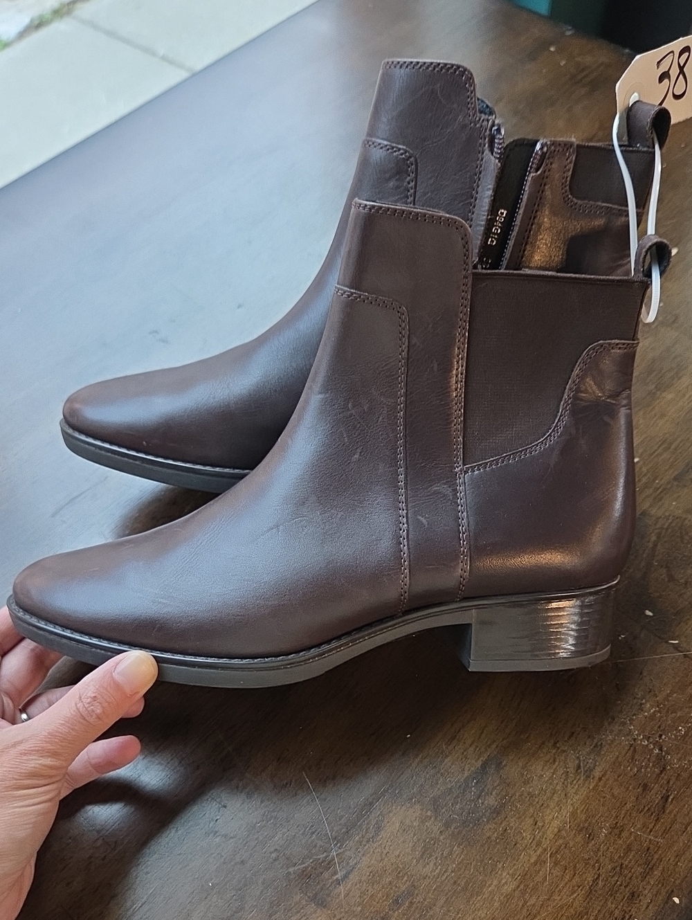 Geox Size 8 Women's Chelsea Ankle Boots in Dark Brown Leathet NEW